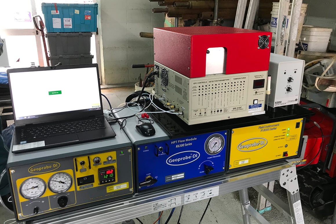 地上の検出器およびコントローラー